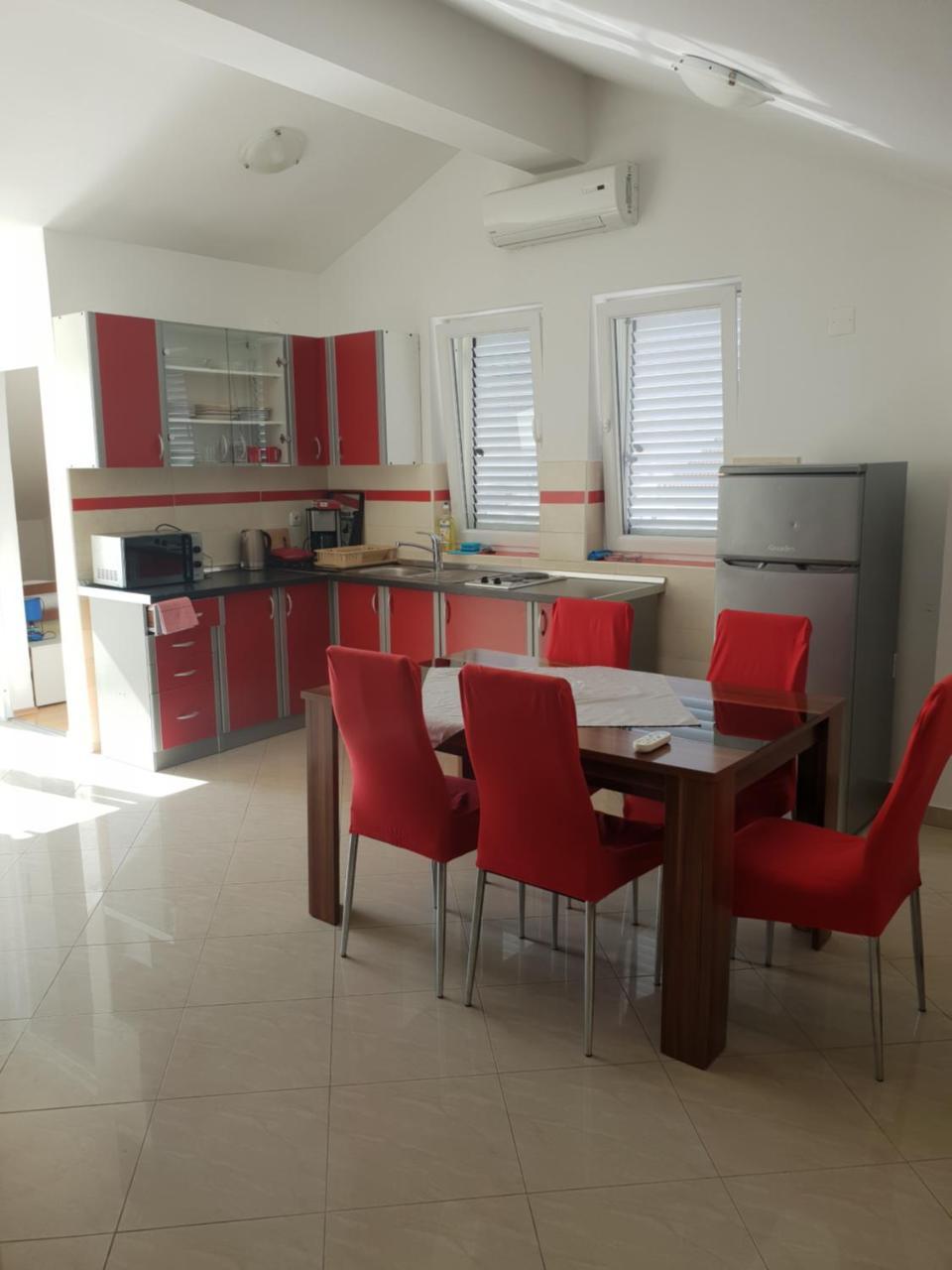 Apartments Diva Новаля Екстер'єр фото